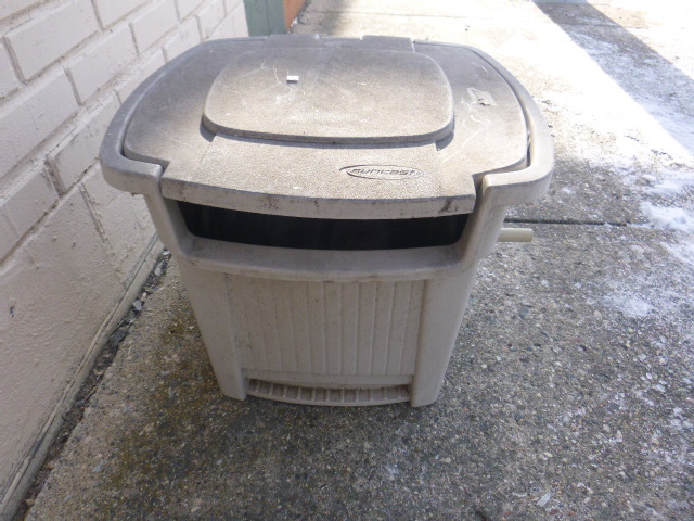 lot 24 image: Suncast Hose Reel