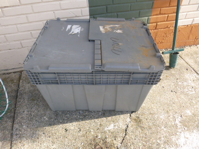 lot 37 image: Large Storage Tote
