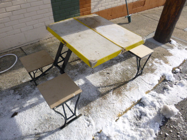 lot 39 image: Folding Camp Table