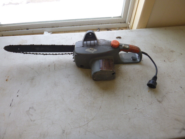 lot 40 image: Remington Electric Chain Saw