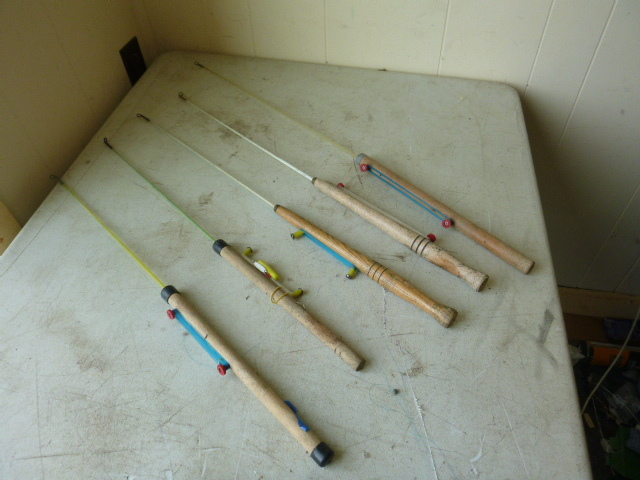 lot 44 image: 5 Jiggle Sticks