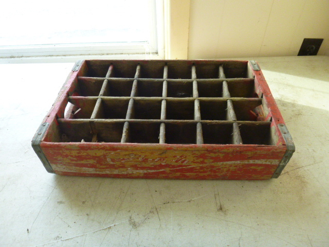 lot 62 image: Vintage Coca-Cola Crate