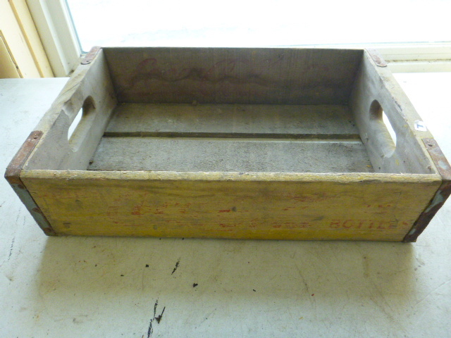 lot 63 image: Vintage Coca-Cola Crate