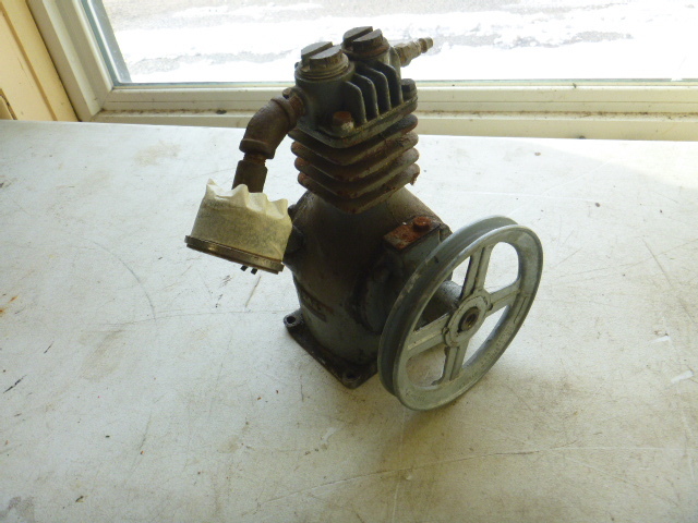 lot 68 image: Small Air Compressor