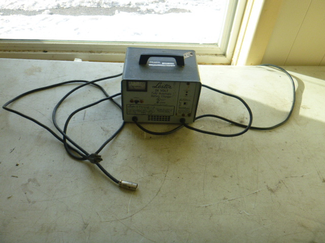 lot 72 image: Lester 24 Volt Charger