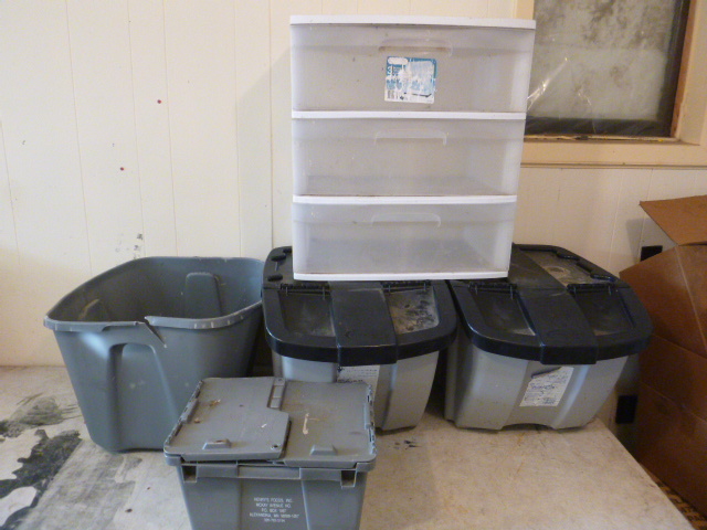 lot 92 image: Miscellaneous Storage Containers