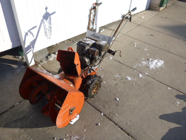 lot 125 image: Ariens Snowblower