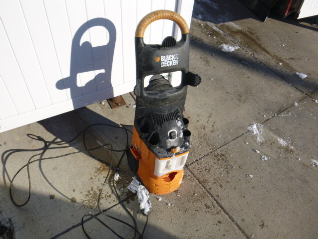 lot 128 image: Black & Decker Electric Pressure Washer
