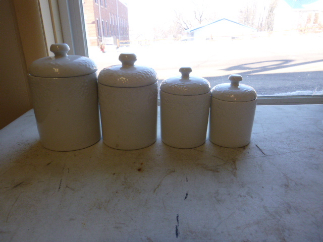 lot 141 image: Canister Set