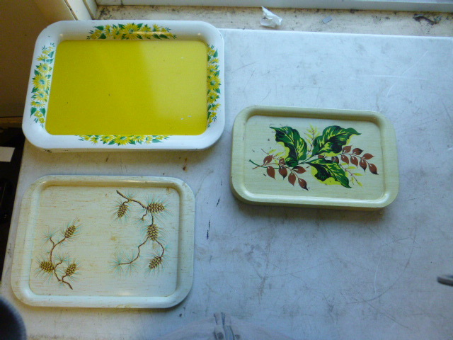 lot 143 image: Miscellaneous Vintage Serving Trays