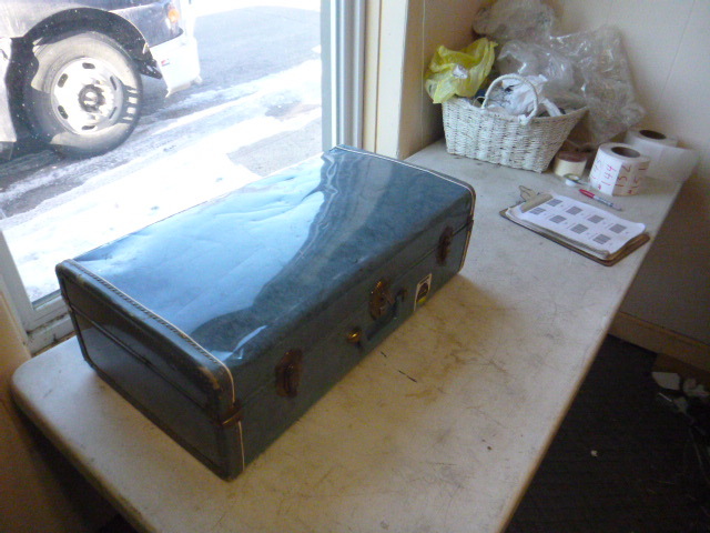 lot 144 image: Vintage Metal Suitcase
