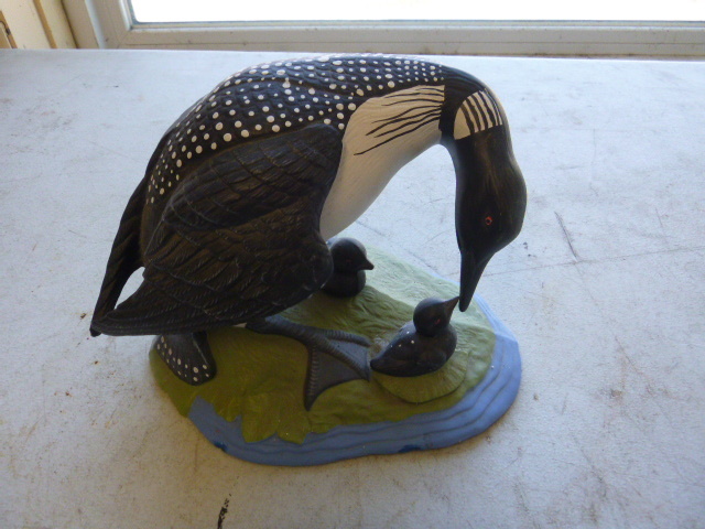 lot 159 image: Loon Dcor