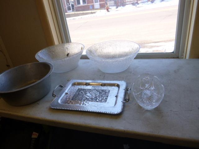 lot 160 image: 3 Large Plastic Punch Bowls