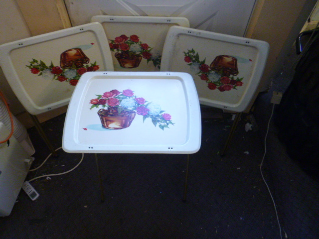 lot 162 image: 4 TV Trays