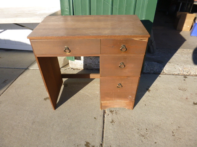 lot 178 image: Small Desk