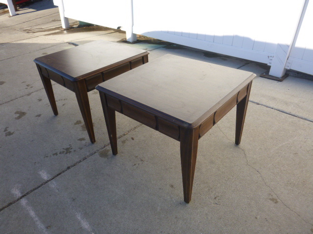 lot 180 image: 2 End Tables