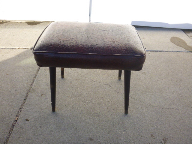 lot 184 image: Foot Stool