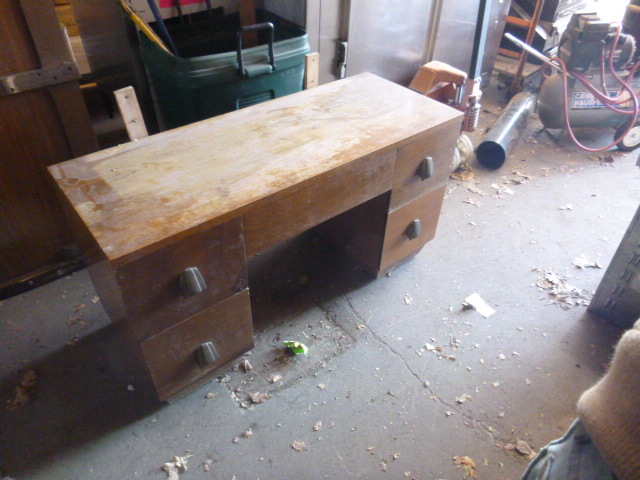 lot 190 image: Desk