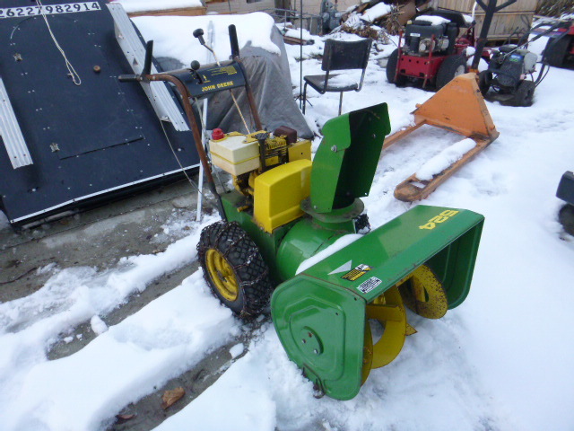 lot 2 image: John Deere 524 Snowblower