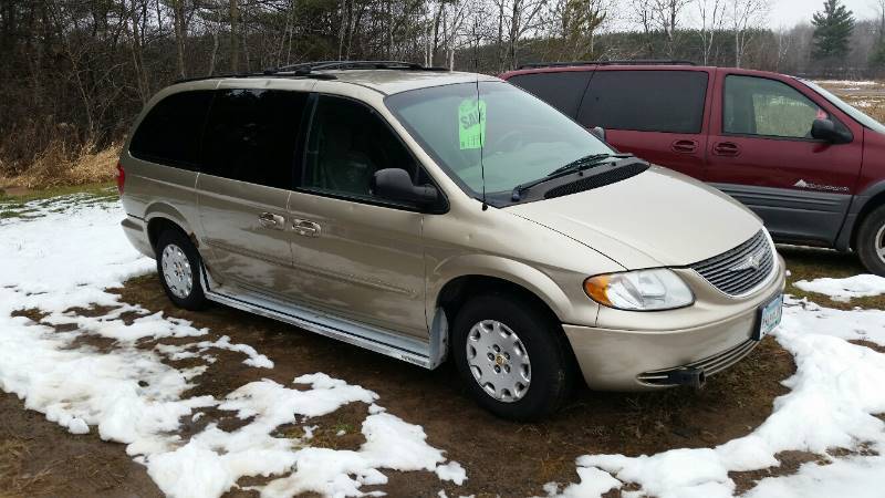 2002 Chrysler Town & Country LX (gold)