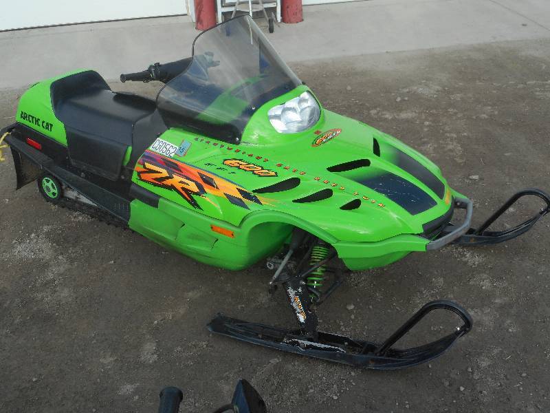 lot 4 image: 1998 Arctic Cat ZR600, 600cc EFI Ga...
