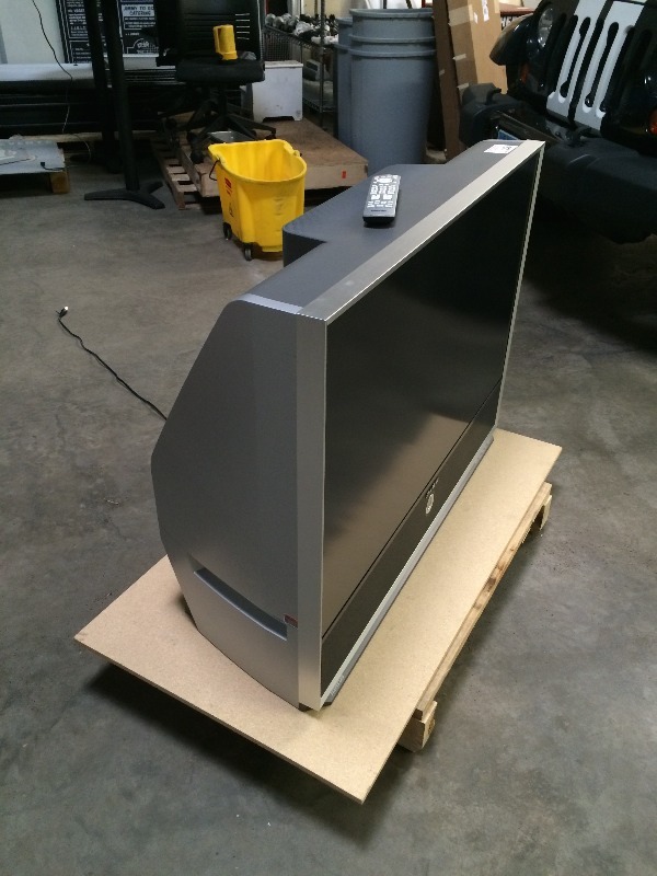 46 Samsung TV  includes remote. Works Great