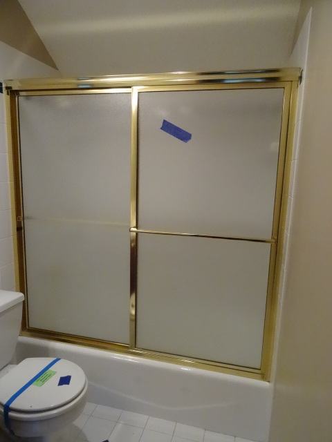 Bath Tub & Faucet