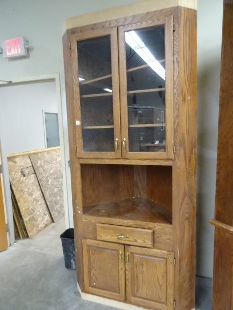 Corner cabinet
