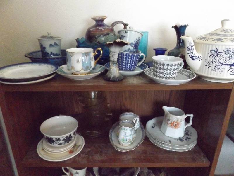 Blue and White Teapot, Tea Cups