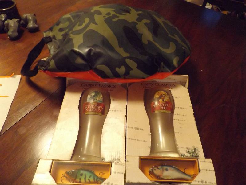Pilsner Glasses with Fishing Lures, Camo Seat