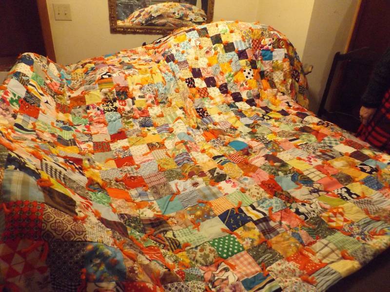 Handmade Quilt - very colorful, retro fabrics 80 x 88