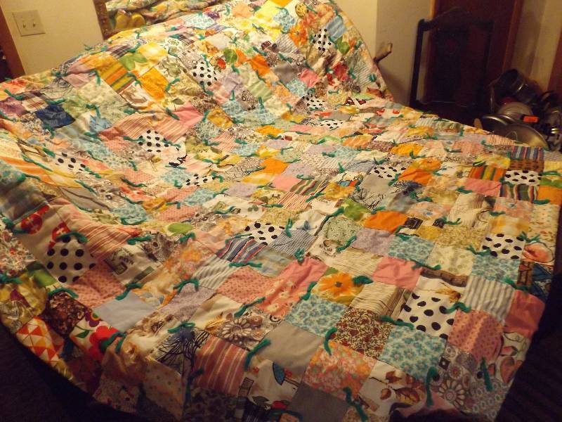 Handmade Quilt - very colorful, retro fabrics 80 x 88