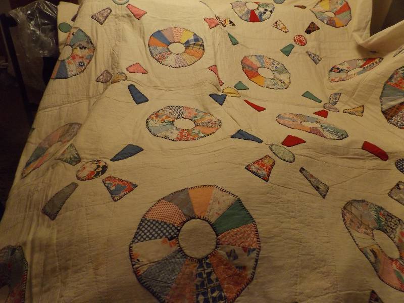 Handmade Dresden Plate Quilt
