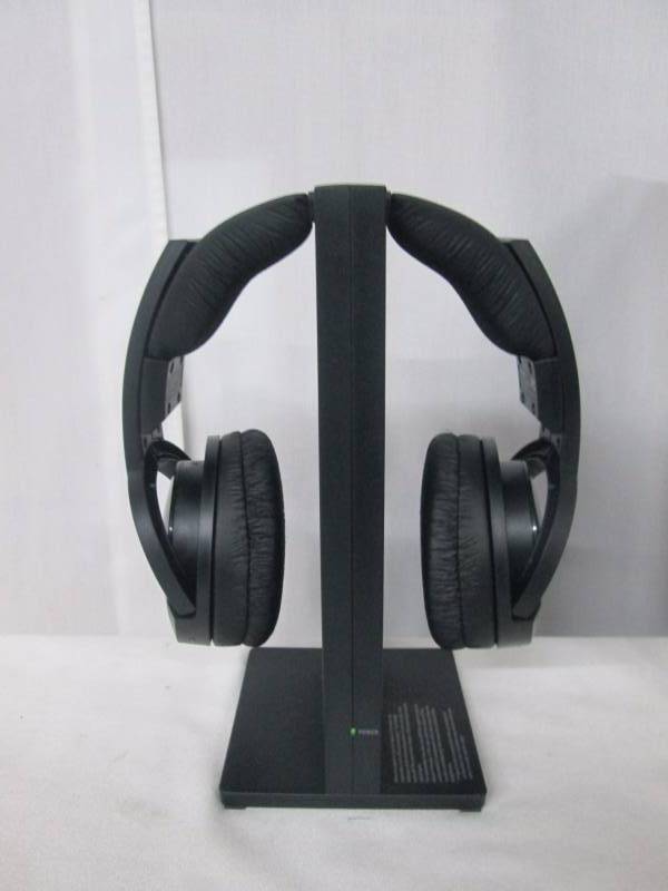 lot 12 image: Sony Noise-Reduction Wireless Headphones