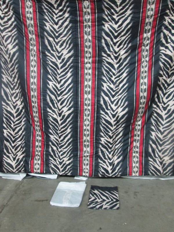 lot 41 image: Alcove Gambia Comforter Set - King