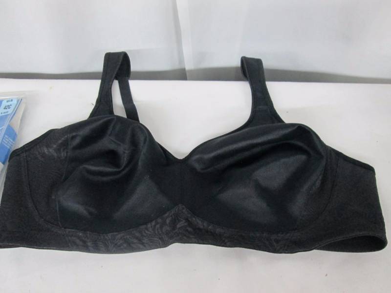 lot 59 image: Playtex 18 Hour Seamless Smoothing Bra - Black