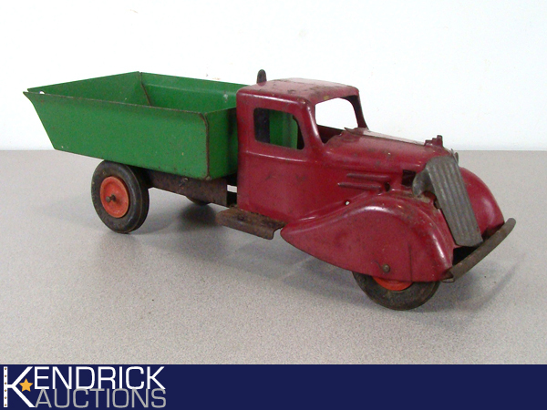 Vintage Wyanddotte Metal Dump Truck