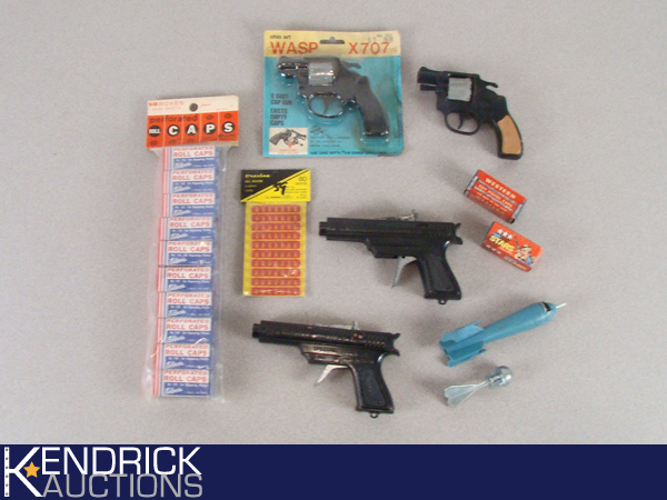 Lot of Vintage Toy Cap Guns, and Caps