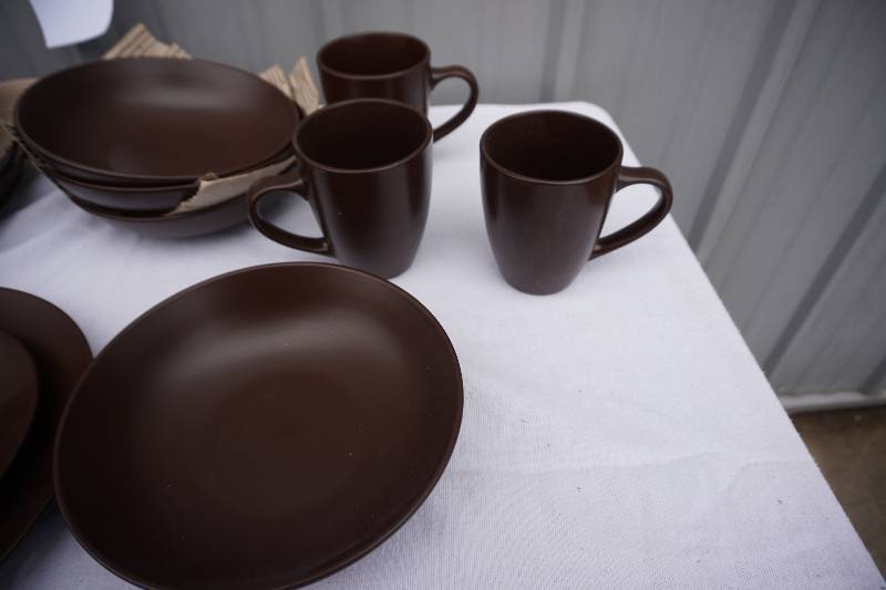 16 pc Solid Brown Ceramic Dinnerware Set