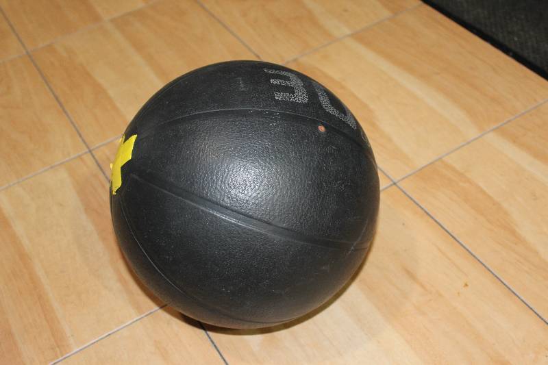 lot 21 image: Muscle Driver Medicine Ball