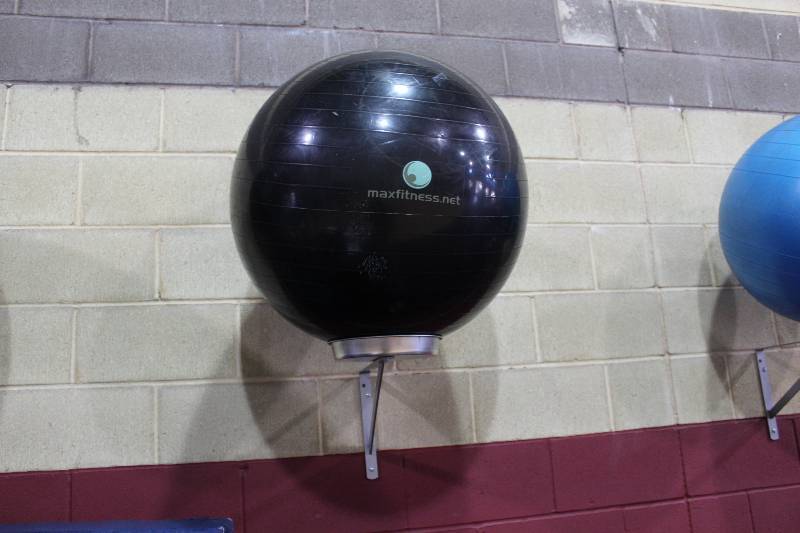 lot 27 image: Maxfitness Stability Ball