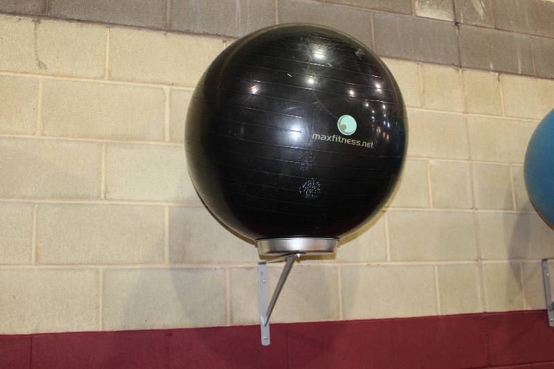 lot 28 image: Maxfitness Stability Ball
