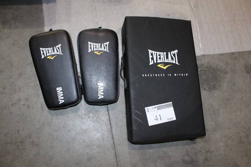 lot 41 image: Lot of (3) Everlast MMA Pads