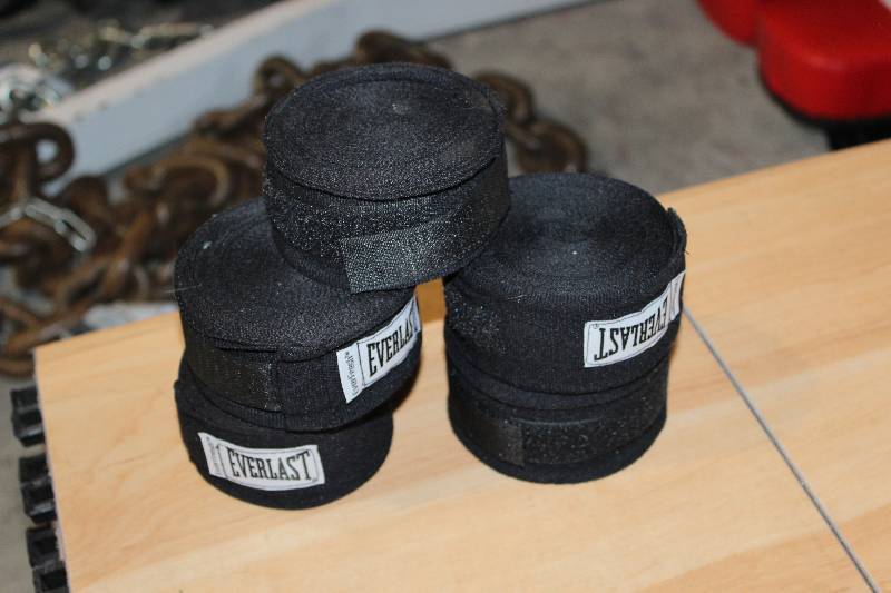 lot 62 image: Lot of (5) pairs Everlast Hand Wrap
