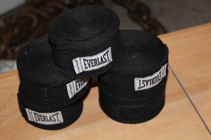 lot 63 image: Lot of (5) pairs Everlast Hand Wrap