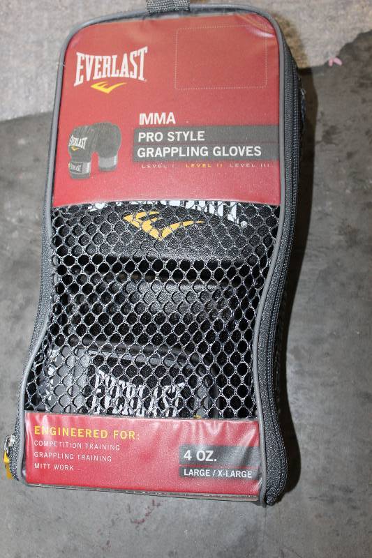 lot 52 image: Everlast MMA Grappling Gloves