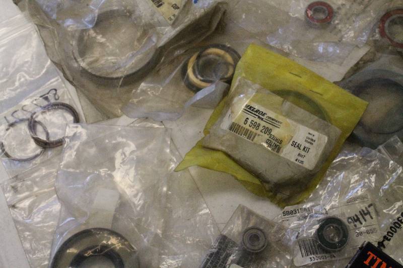 Seals & Bearings