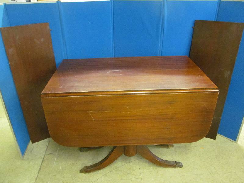 lot 1 image: Duncan Phyfe table