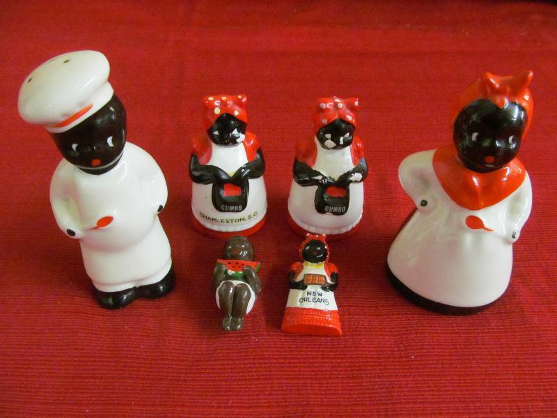 lot 2 image: vintage salt and pepper shakers