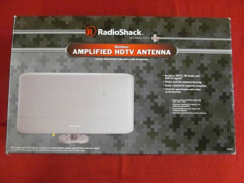lot 7 image: Radio Shack Amplified HDTV  Antenna